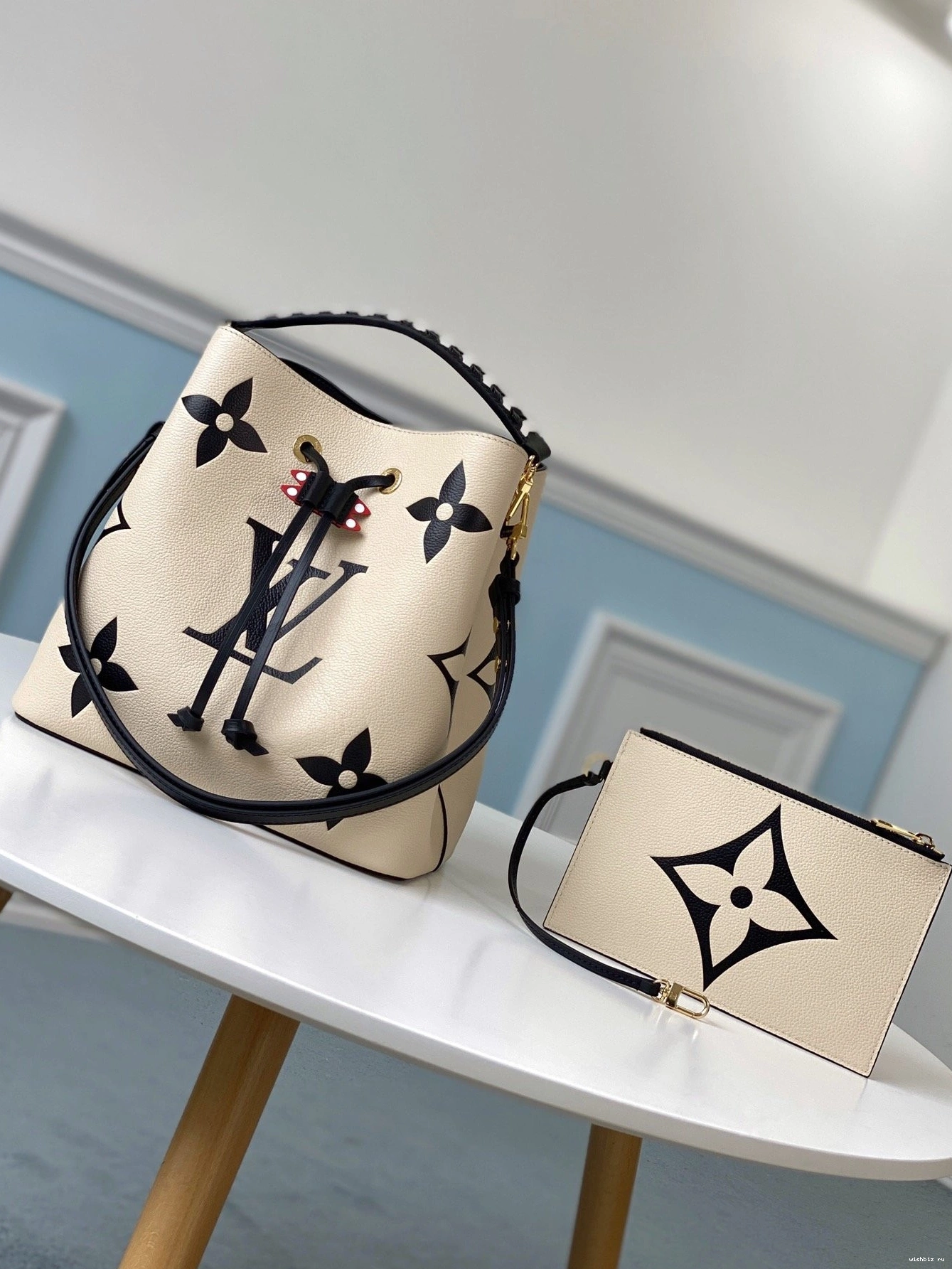 WIS VUITTON NÉONOÉ LOUIS 0217